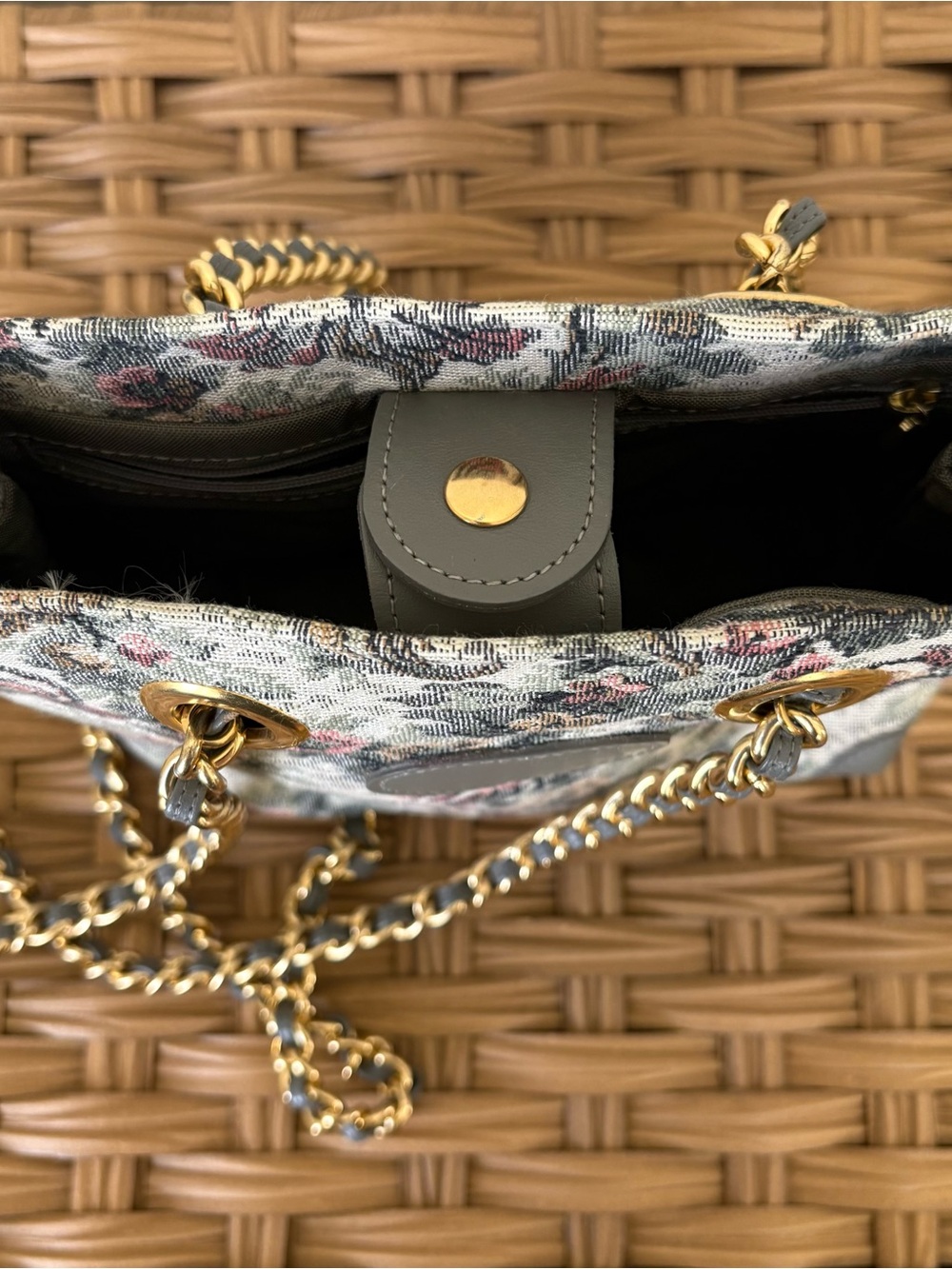 The French luggage company Vintage Floral Tapestry Shoulder Bag with Gold Chain - Picture 8 of 10